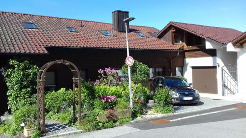 Das Gebäude in dem sich die Ferienwohnung befindet