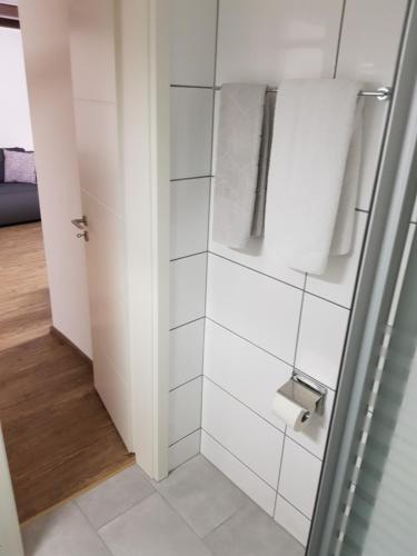 Ett badrum på Appartamenti Jurahof