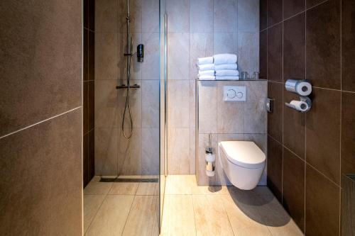 
a bathroom with a toilet and a shower stall at The Alfred Hotel in Amsterdam
