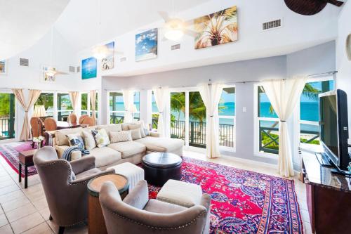 Gallery image of Lone Palm by Grand Cayman Villas in Gun Bay