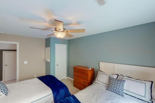 a bedroom with a bed and a ceiling fan at Lake Casa in Norris