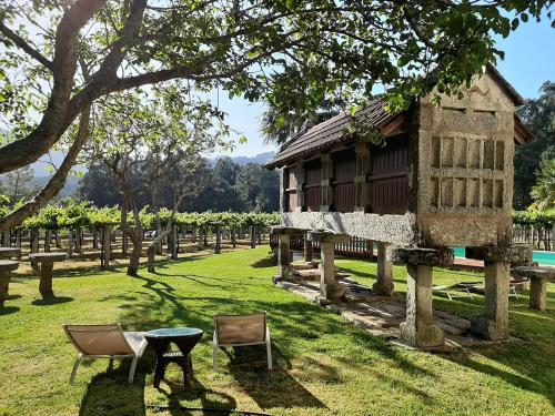 Jardín al aire libre en Os Areeiros Turismo Rural & Bodega