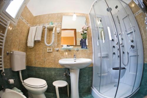 Koupelna v ubytování Hotel Verdi