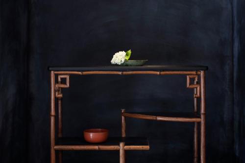 a plant sitting on top of a wooden shelf at MARUYO HOTEL in Kuwana