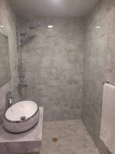 Un baño de Sanli