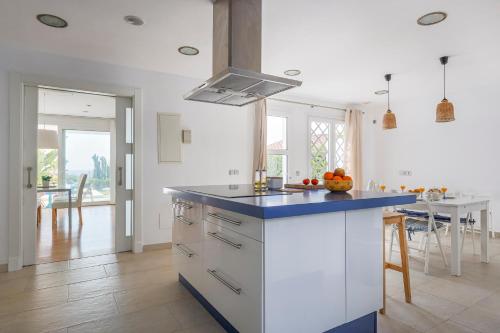 Η κουζίνα ή μικρή κουζίνα στο Punta Carnero - Villa de ensueño