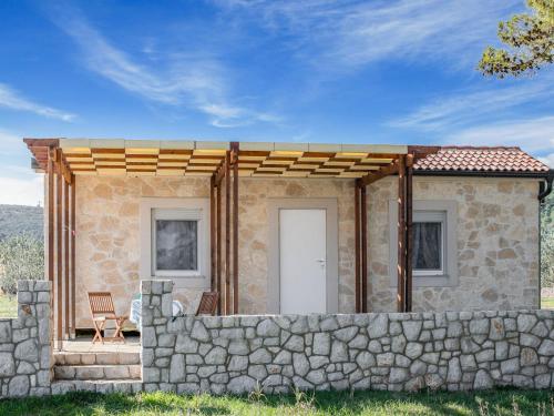 Zdjęcie z galerii obiektu Secluded Holiday Home in Pa man with Sea nearby w mieście Pašman
