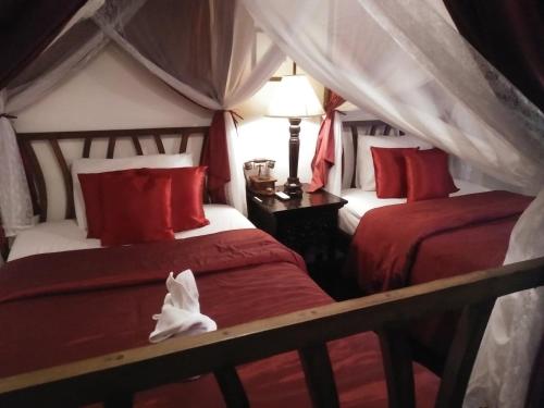 Letto o letti in una camera di Tri Yaan Na Ros Colonial House