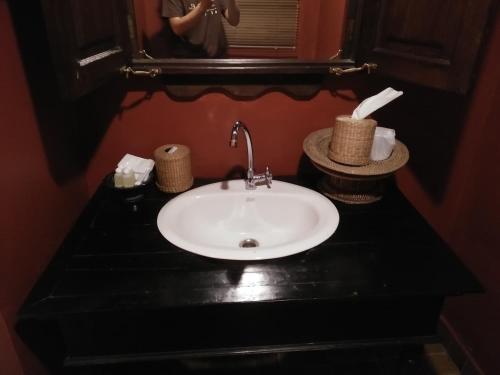 Foto dalla galleria di Tri Yaan Na Ros Colonial House a Chiang Mai