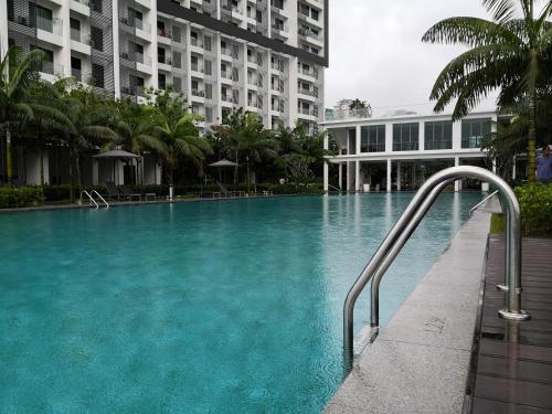 สระว่ายน้ำที่อยู่ใกล้ ๆ หรือใน 1-2 Guests, Cybersquare Private Studio - Cyberjaya, Flexihome-MY