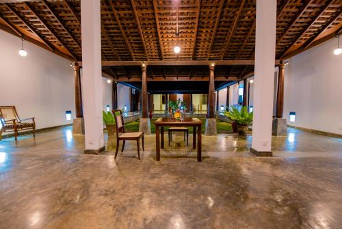 Ruang duduk di Ardeen Villa - superb 3 bedroom beachfront BB for 6, in Ranna- Tangalle- free pick up or drop off for 7 night stays, serviced, taxes included