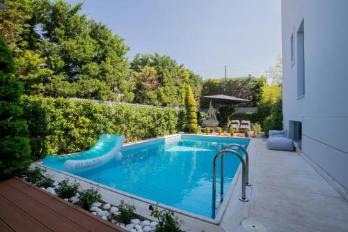 Gallery image of Riviera Pool Villa - Golf Athens in Athens