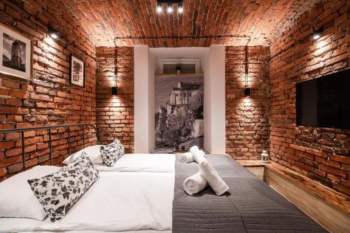 Postel nebo postele na pokoji v ubytování DIETLA 99 APARTMENTS - IDEAL LOCATION - in the heart of Krakow