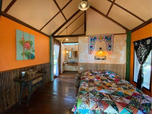 Postel nebo postele na pokoji v ubytování PP Land Beach Eco Resort