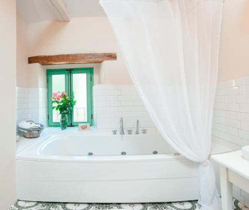 Ένα μπάνιο στο Casa Contessa