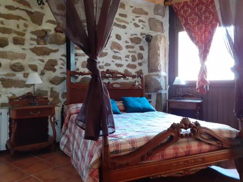 Ένα ή περισσότερα κρεβάτια σε δωμάτιο στο El Refugio de la lumbre