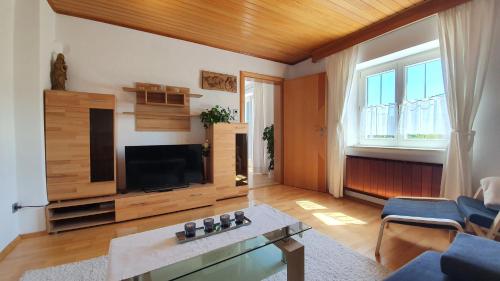 a living room with a tv and a couch at Ferienwohnung Anna in Grödig