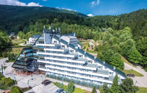 Pemandangan gunung umum atau pemandangan gunung yang diambil dari hotel