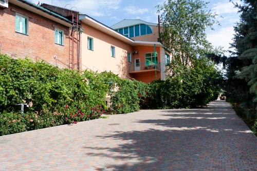 a brick walkway in front of a building at Fortetsya "Стабільне електропостачання!" in Umanʼ