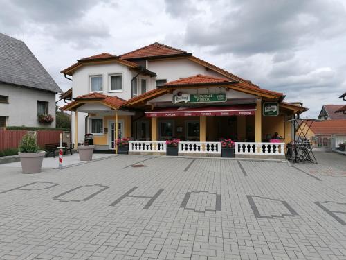 Penzion Pohoda, nepřístupné v pracovním oděvu