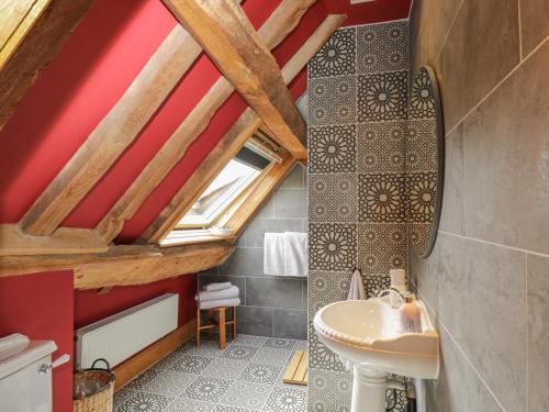 Ванная комната в Pentre Barn