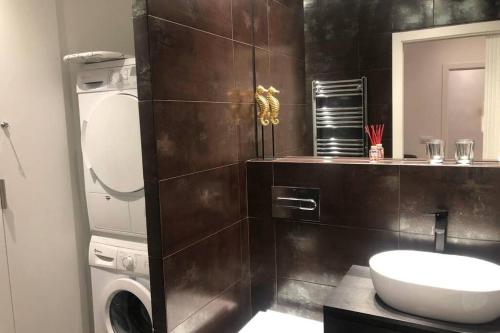 a bathroom with a sink and a washing machine at Beautiful Apartment in La Latina in Madrid