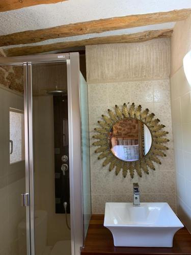 a bathroom with a sink and a mirror on the wall at Casa Rural Ladrón de Semillas in Elche de la Sierra