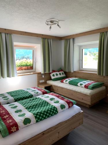 Een bed of bedden in een kamer bij Haus Bergwelt-inklusiv Super Sommer Card