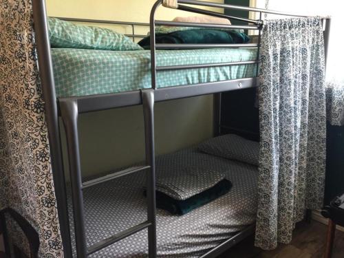 Una cama o camas en una habitación de LAX guest house