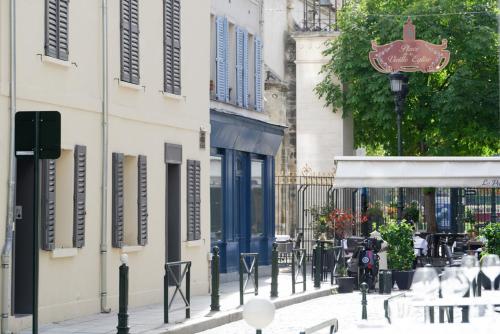 a street with tables and chairs in front of a building at COSY PUTEAUX QUAI DION BOUTOn in Puteaux