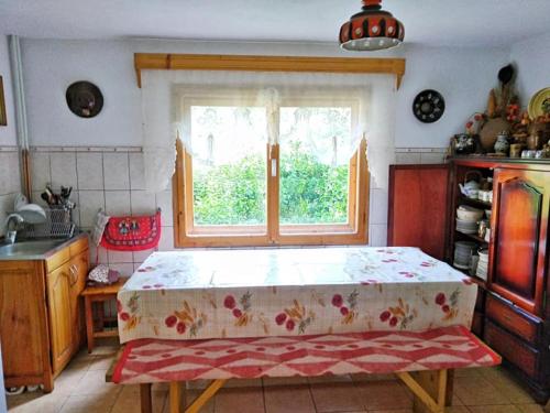 Kuchyň nebo kuchyňský kout v ubytování Agropensiunea Tarina