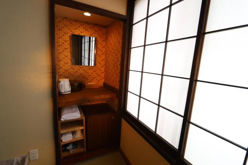 a small room with a window in a room at Onsen & Garden -Asante Inn- in Hakone