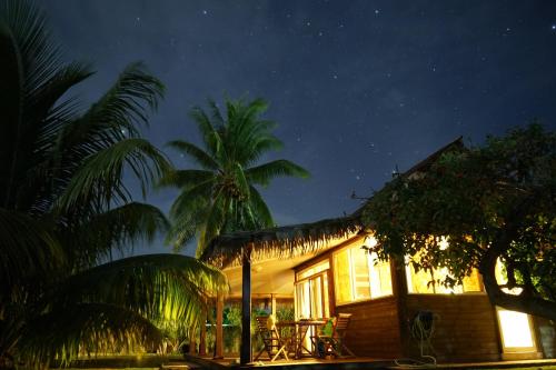 Gallery image of Bungalow Bali Hai in Fare