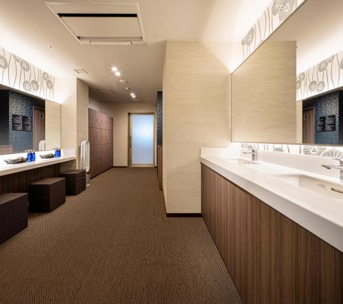 a large bathroom with two sinks and a large mirror at Rihga Gran Kyoto in Kyoto