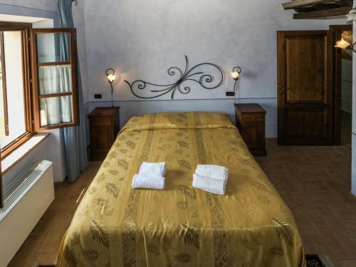 a bedroom with a bed with two towels on it at Agriturismo a Montoro vicino al mare in Narni