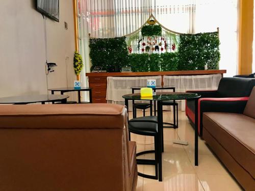 TV a/nebo společenská místnost v ubytování Penginapan Intan Bandara