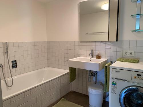 Kúpeľňa v ubytovaní F80-Die FEINE Ferienwohnung