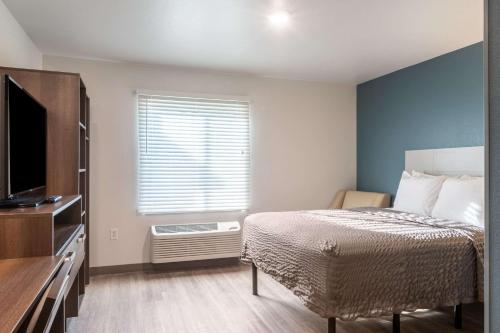 Letto o letti in una camera di WoodSpring Suites Atlanta McDonough
