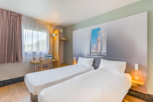 Un ou plusieurs lits dans un hébergement de l'établissement B&B HOTEL Marseille Estaque