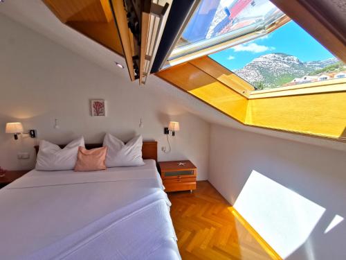 
Een bed of bedden in een kamer bij Villa Mira
