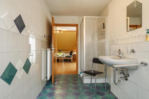 Kylpyhuone majoituspaikassa Ferienwohnung Merk klein
