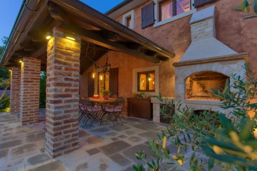 Holiday House Ursa with heated pool