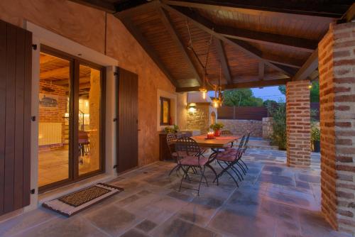 Holiday House Ursa with heated pool