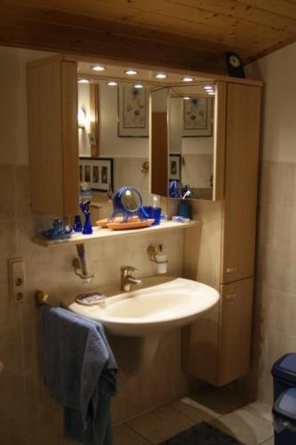 Ванная комната в Ferienwohnung Haus Bonny, Bollendorf
