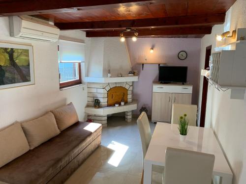 TV a/nebo společenská místnost v ubytování Holiday Home Dorina