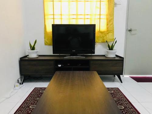 Μια τηλεόραση ή/και κέντρο ψυχαγωγίας στο Alyn Home Batu Pahat Wifi Coway