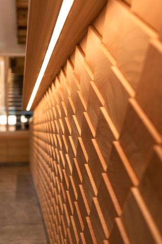 a wooden wall with a pattern on it at Hotel Neusacherhof in Weissensee