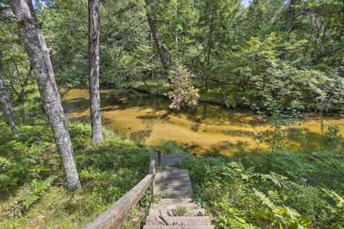 Gallery image of Tranquil Riverside Home with Wraparound Deck and Views in Baldwin