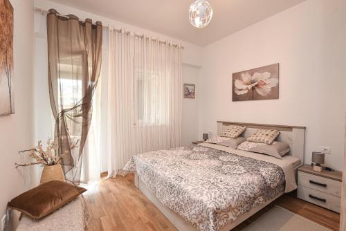 Un pat sau paturi într-o cameră la Bijela- Idylle