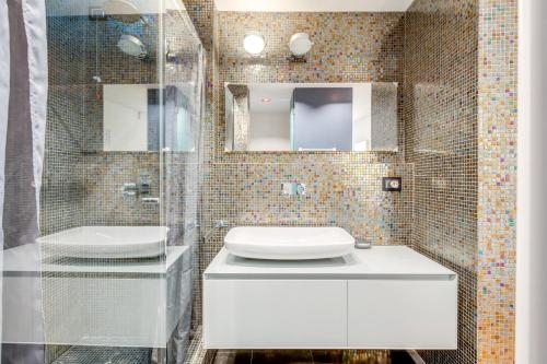 GuestHost - Piazza Santa Croce Design Apartment with Balcony
